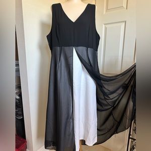 Black and white sleeveless cocktail dress size 18/20 NEW Xl